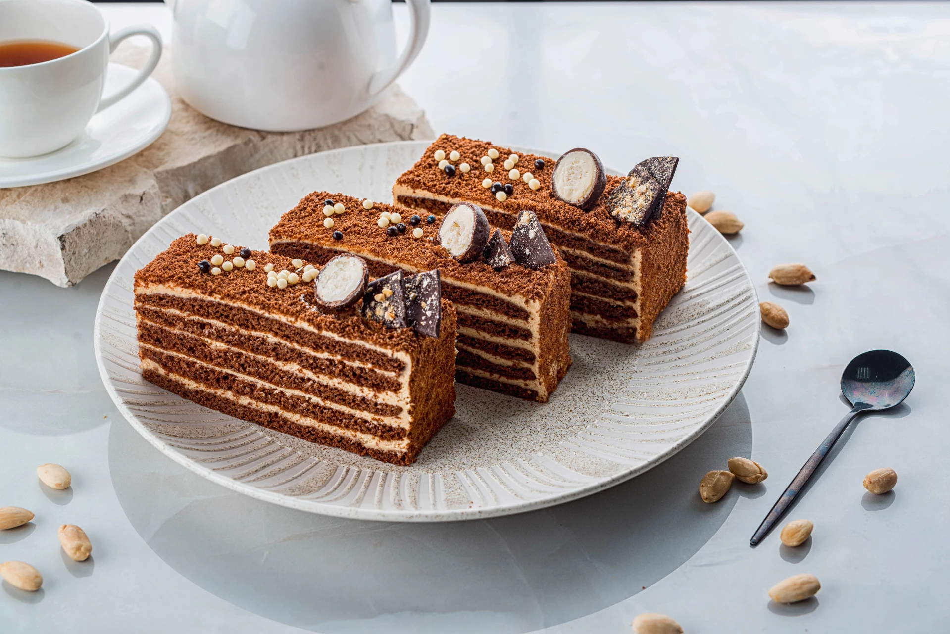 Пирожное песочное "Карамельный медовик" 140 гр
