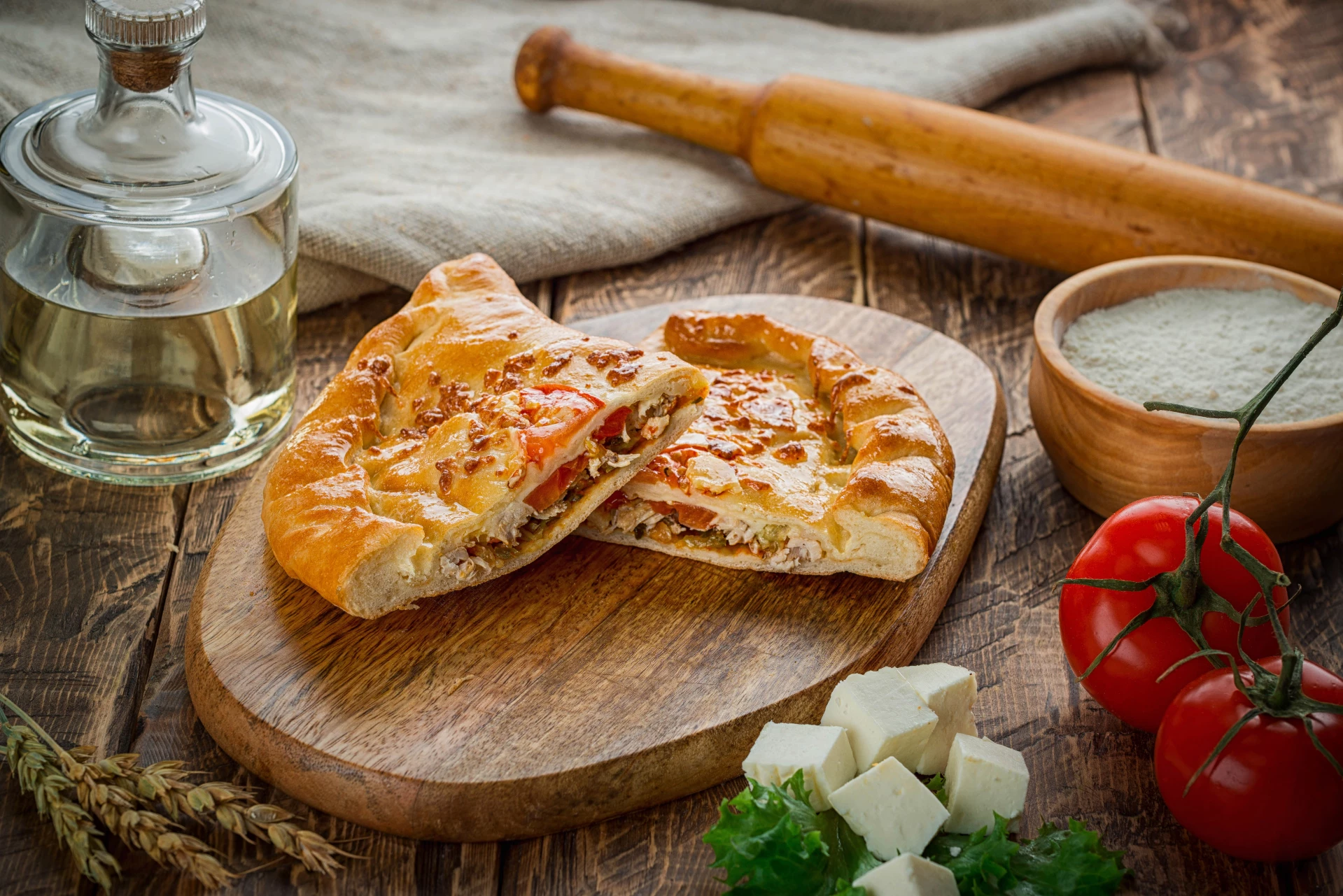 Пицца закрытая с курицей 260 гр.