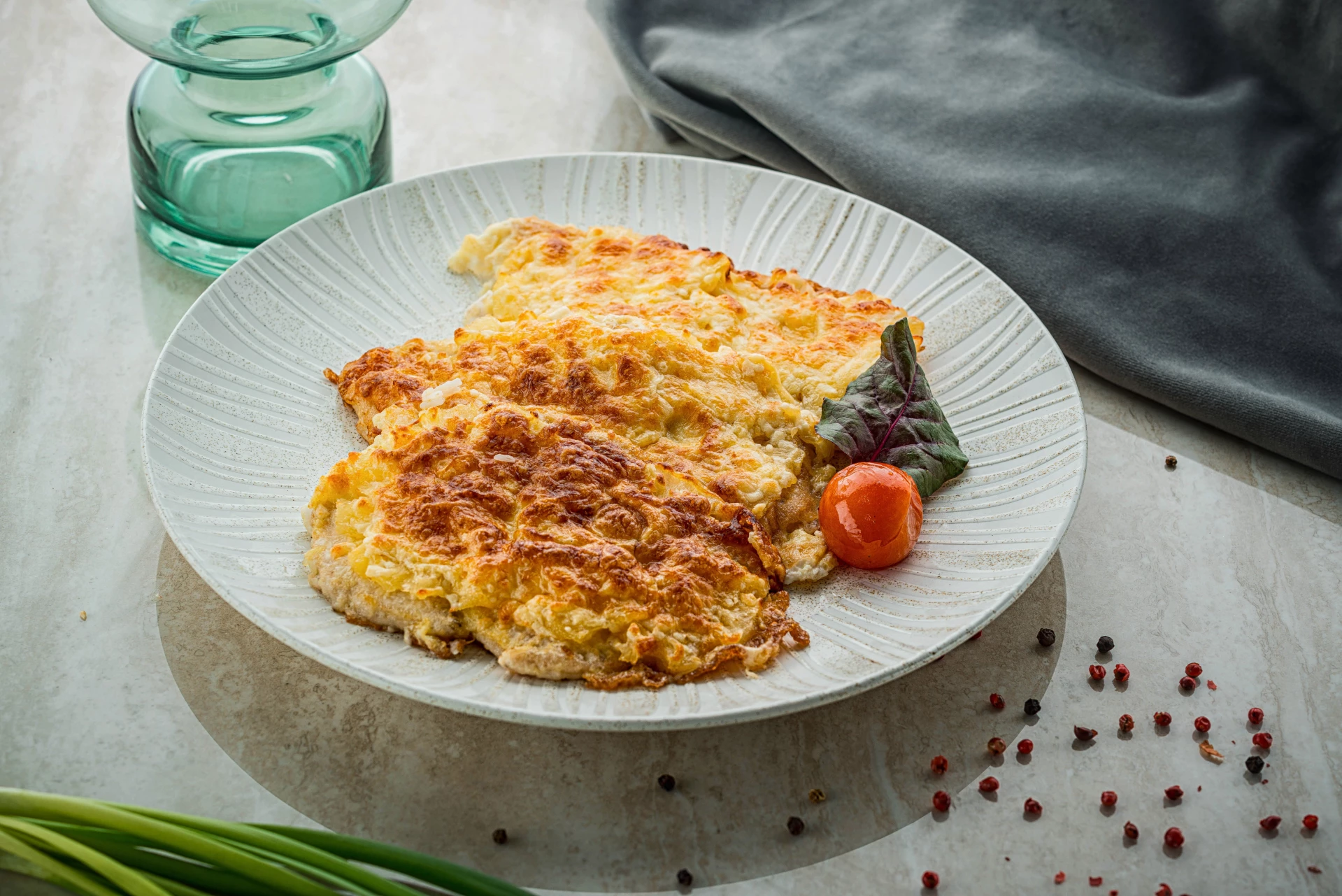 Отбивная из куриного филе с ананасом 120 гр