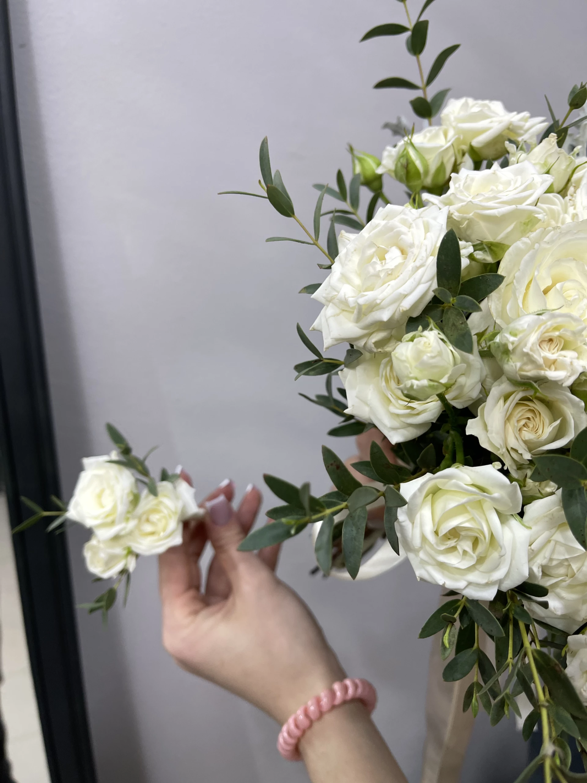Букет невесты из белых кустовых роз