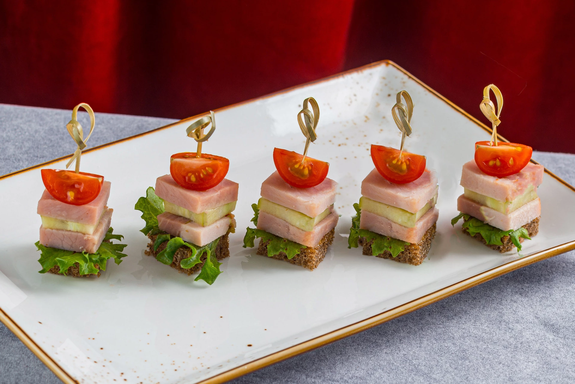Канапе с мясом индейки 25 гр