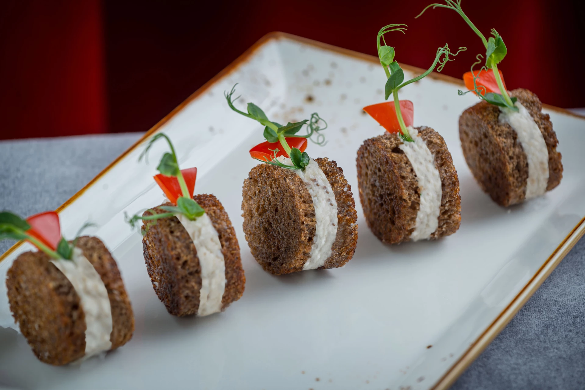 Канапе с салом и чесноком 20 гр