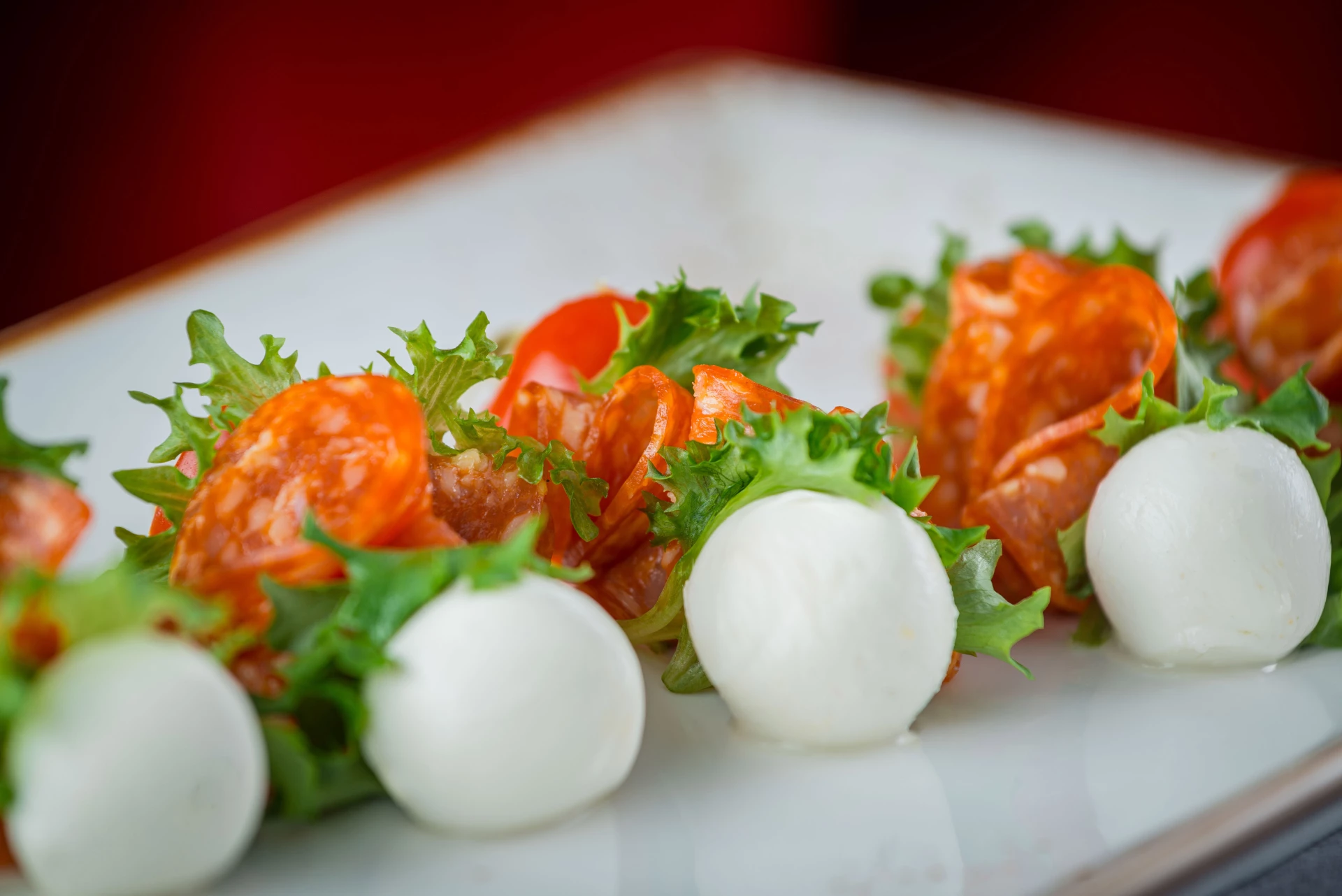 Канапе с чоризо, моцареллой и томатами черри 20 гр