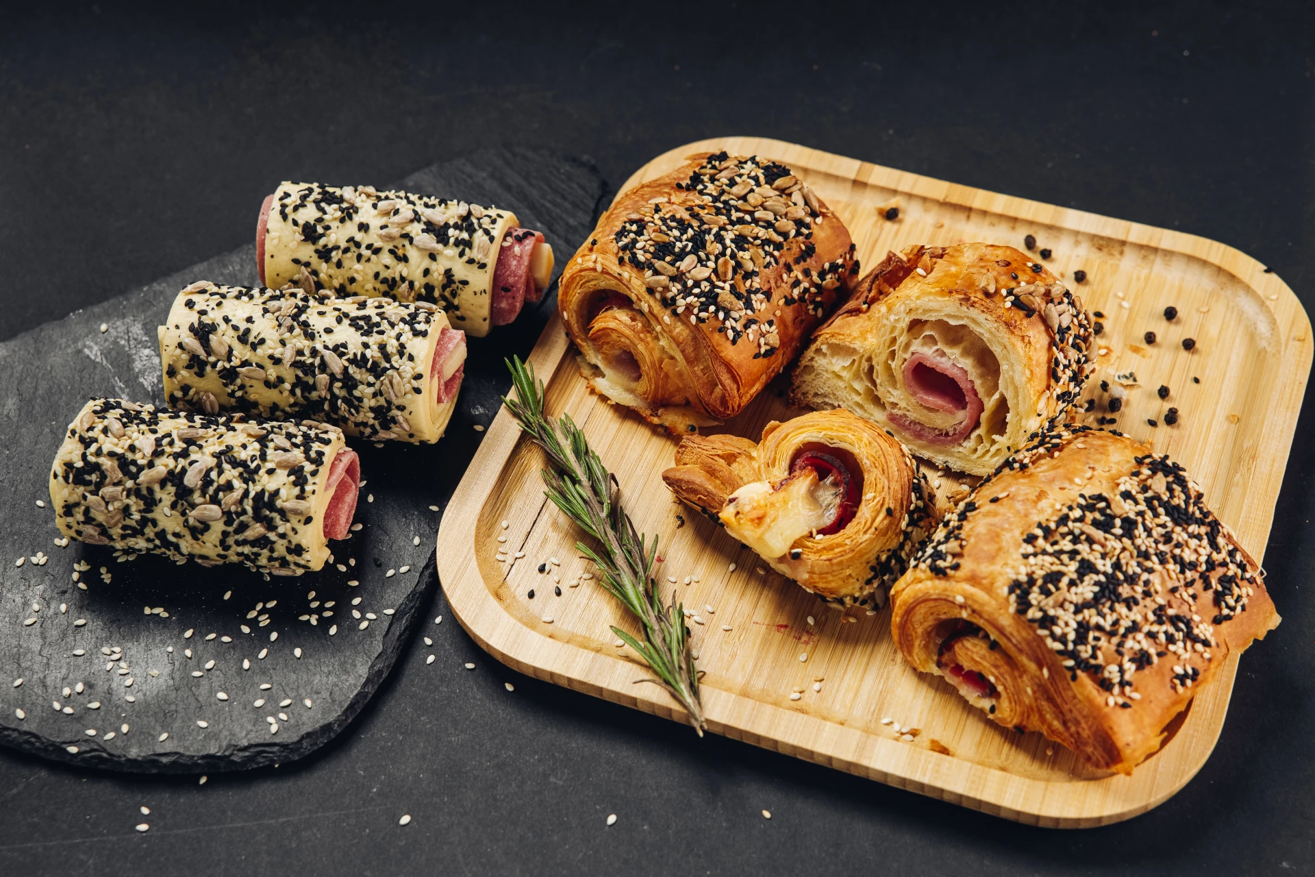 Слойка с ветчиной и сыром, 4 шт