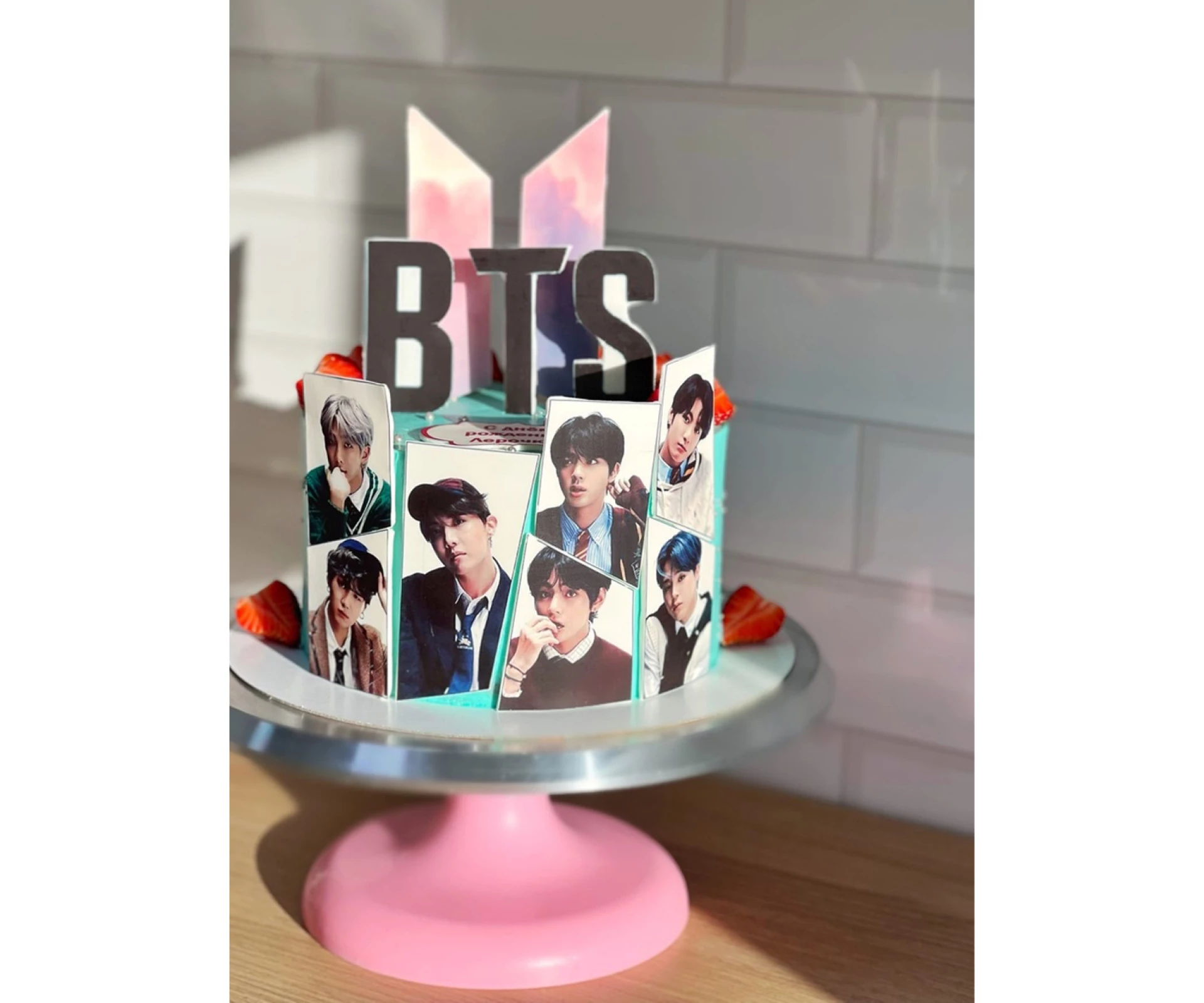 Торт «К-поп группа BTS»