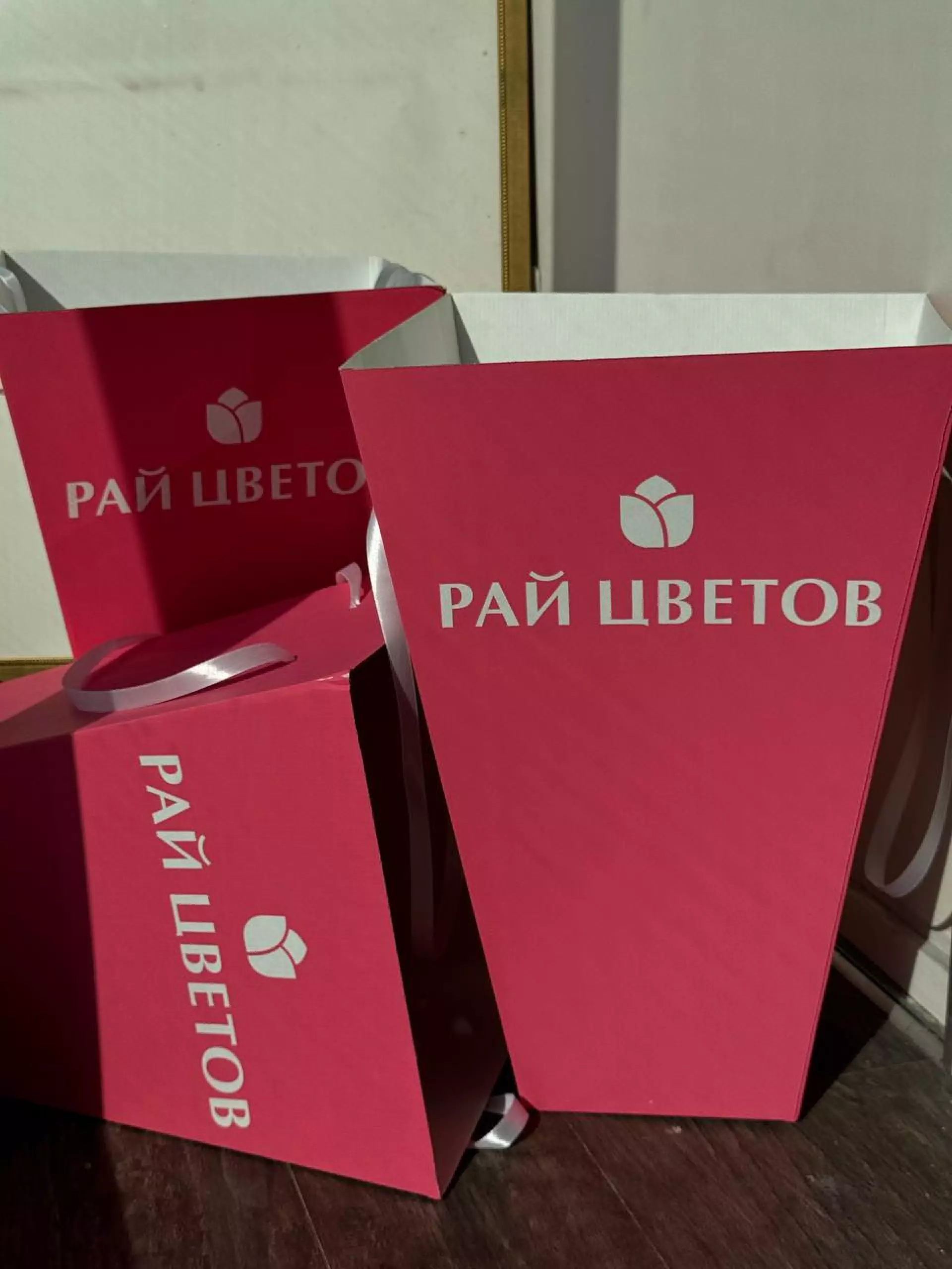 Фирменная коробка для цветов