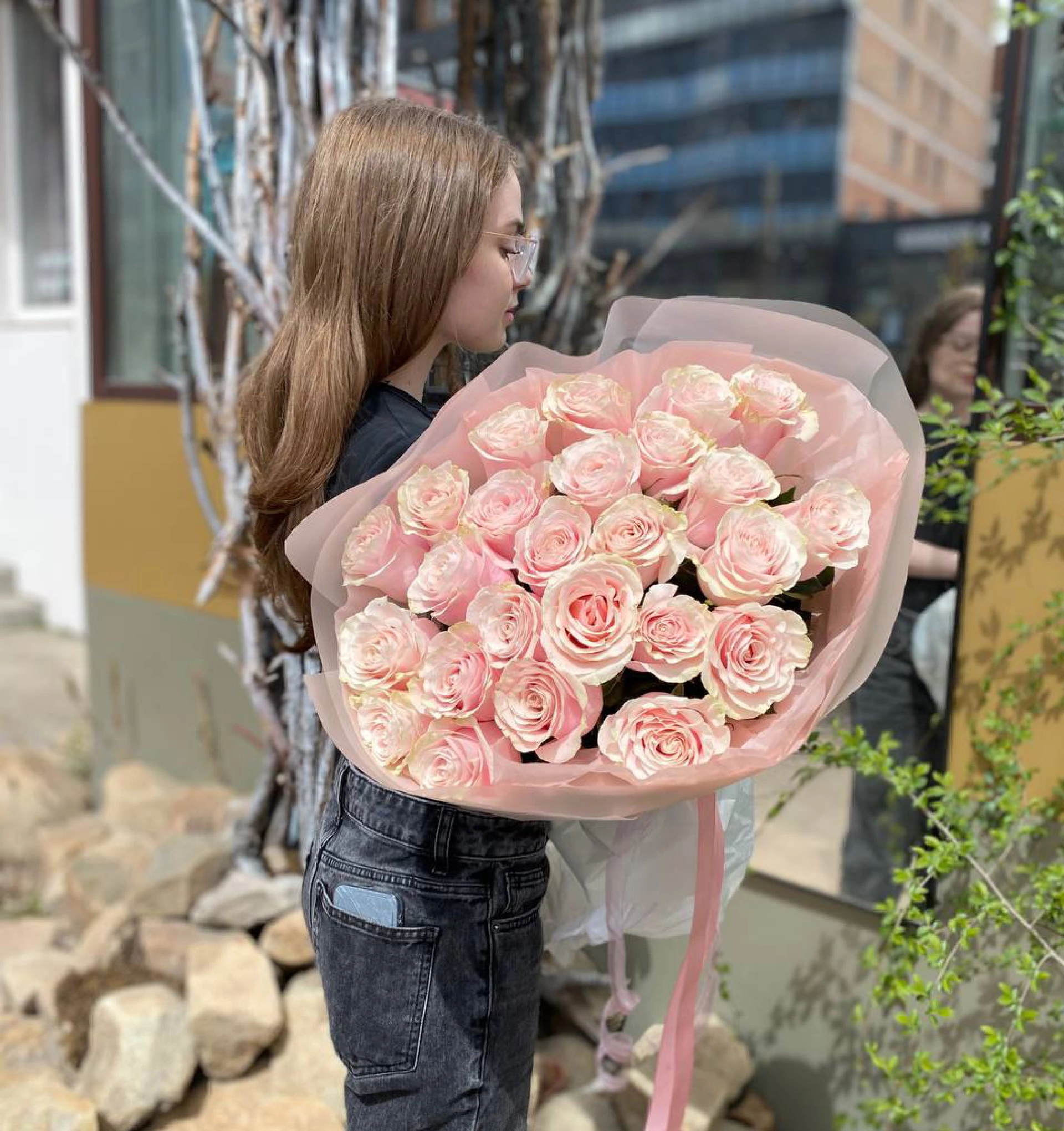 Моно букет роз Pink Mondial 25шт.
