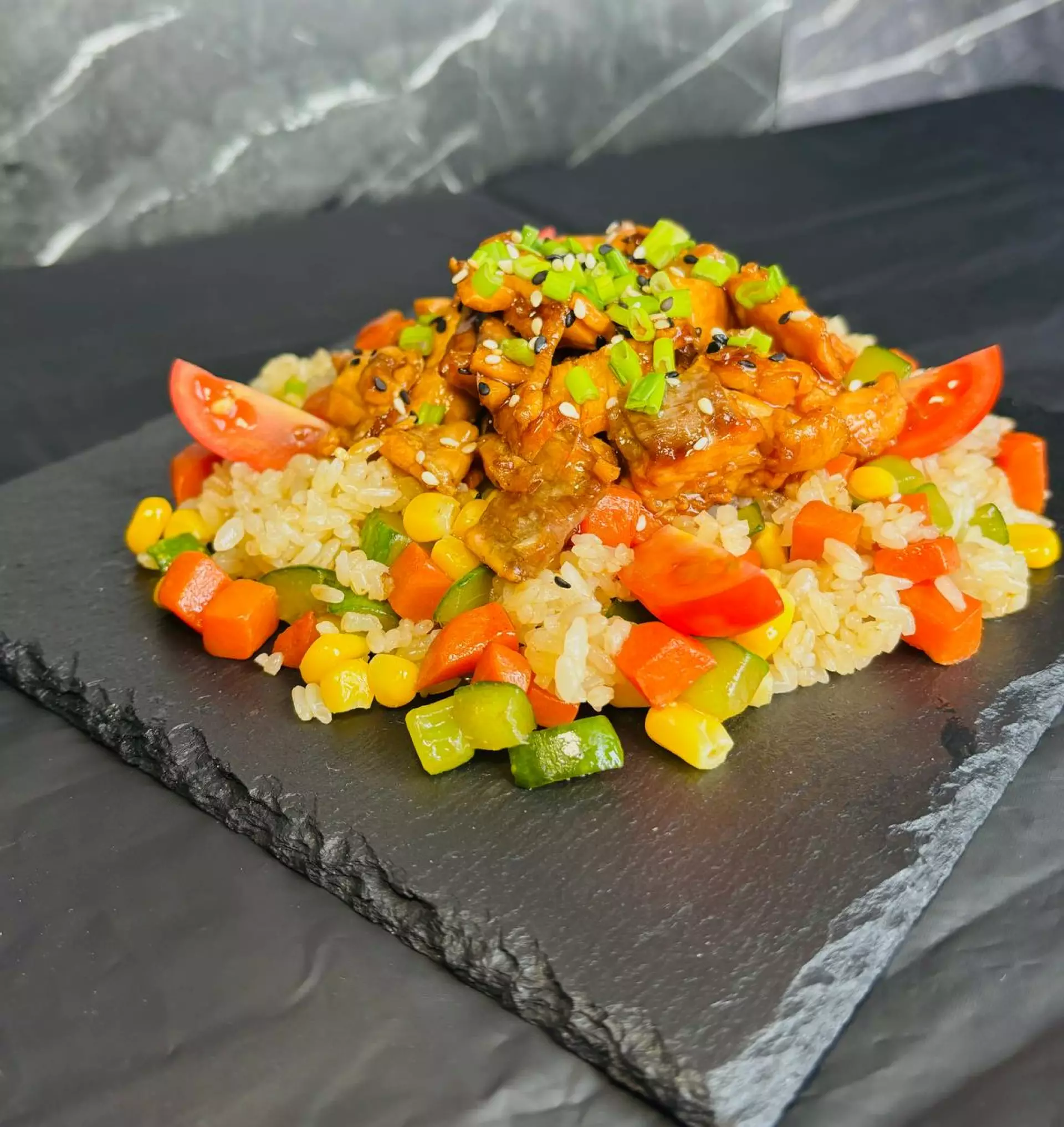Семга с рисом и овощами