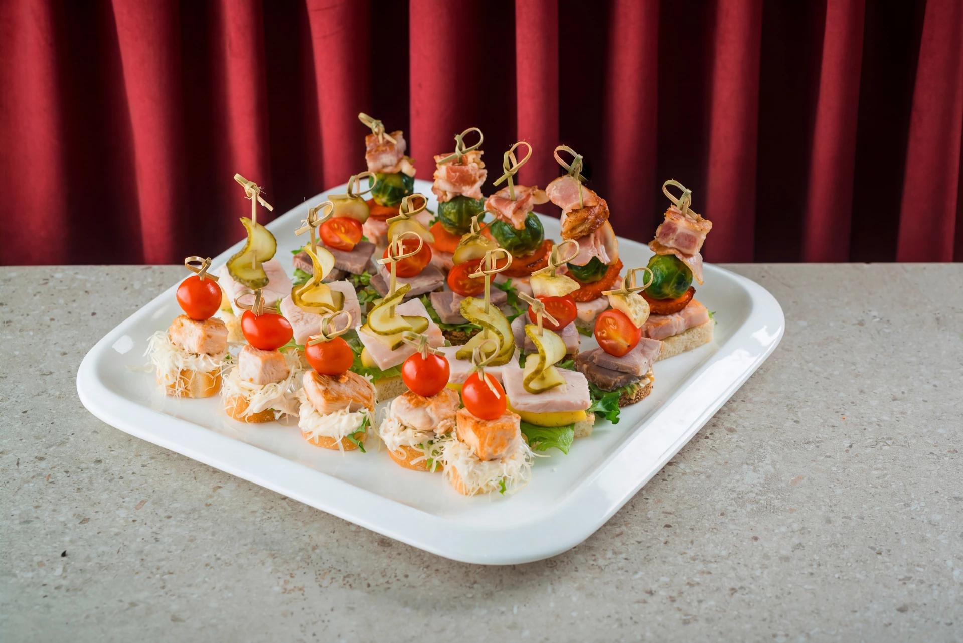 Ассорти мясных канапе 20шт