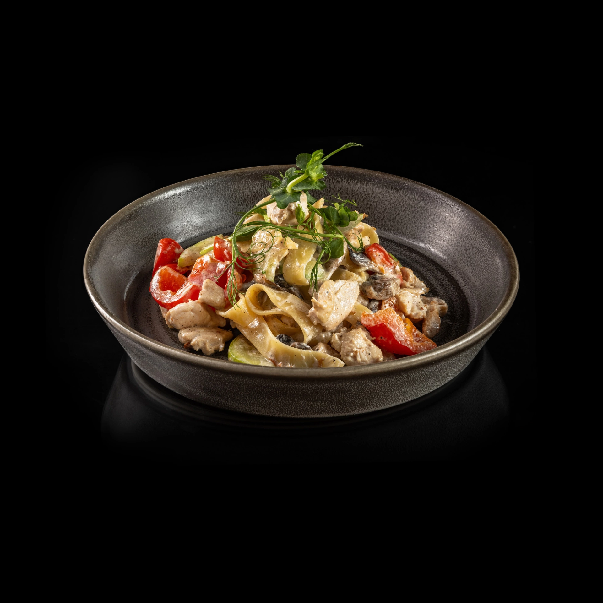 Паста с грибами и курицей