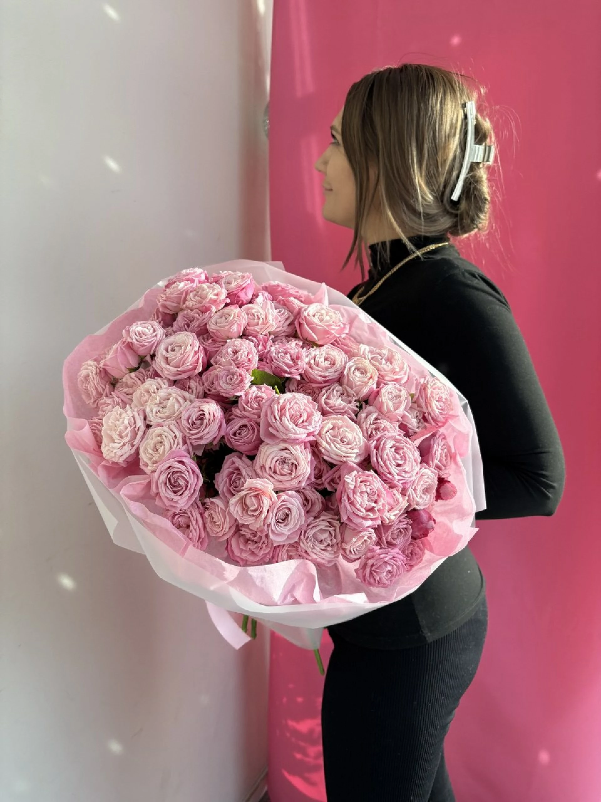 Моно букет из кустовых роз Lady Bombastic 25шт