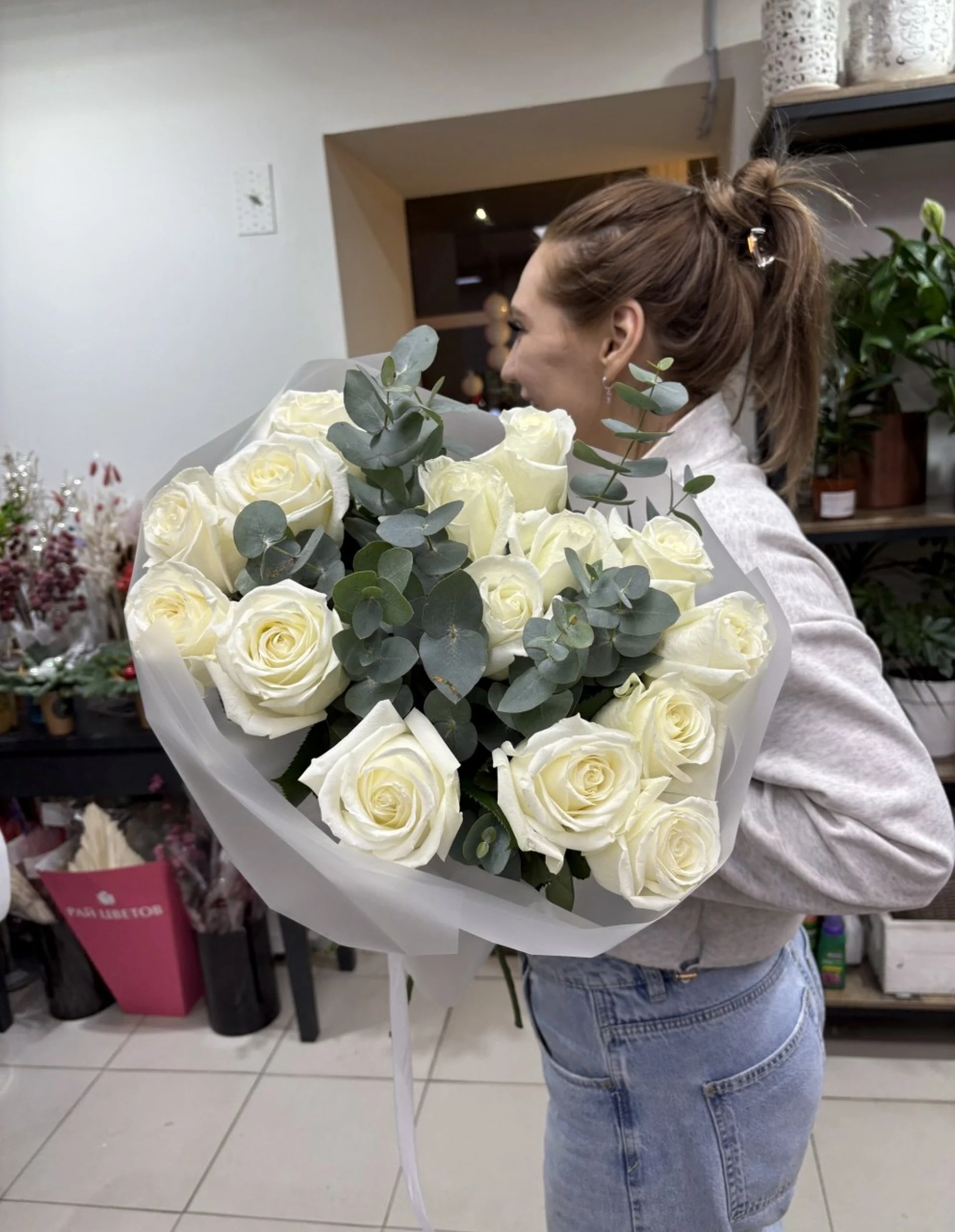 Моно белых роз 15шт