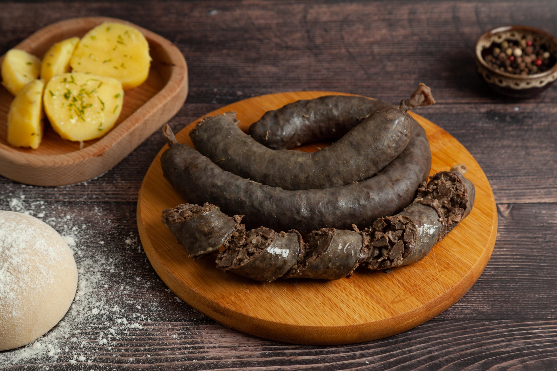 Эльгэнэй эреэлжэ (колбаса из говяжьей печени с жиром и луком)