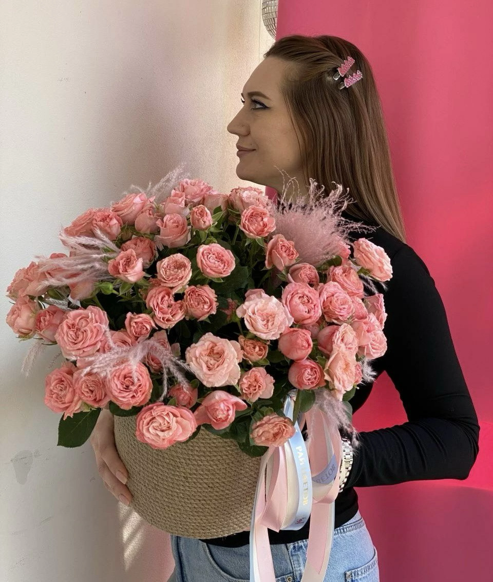 Корзина кустовых роз 19шт