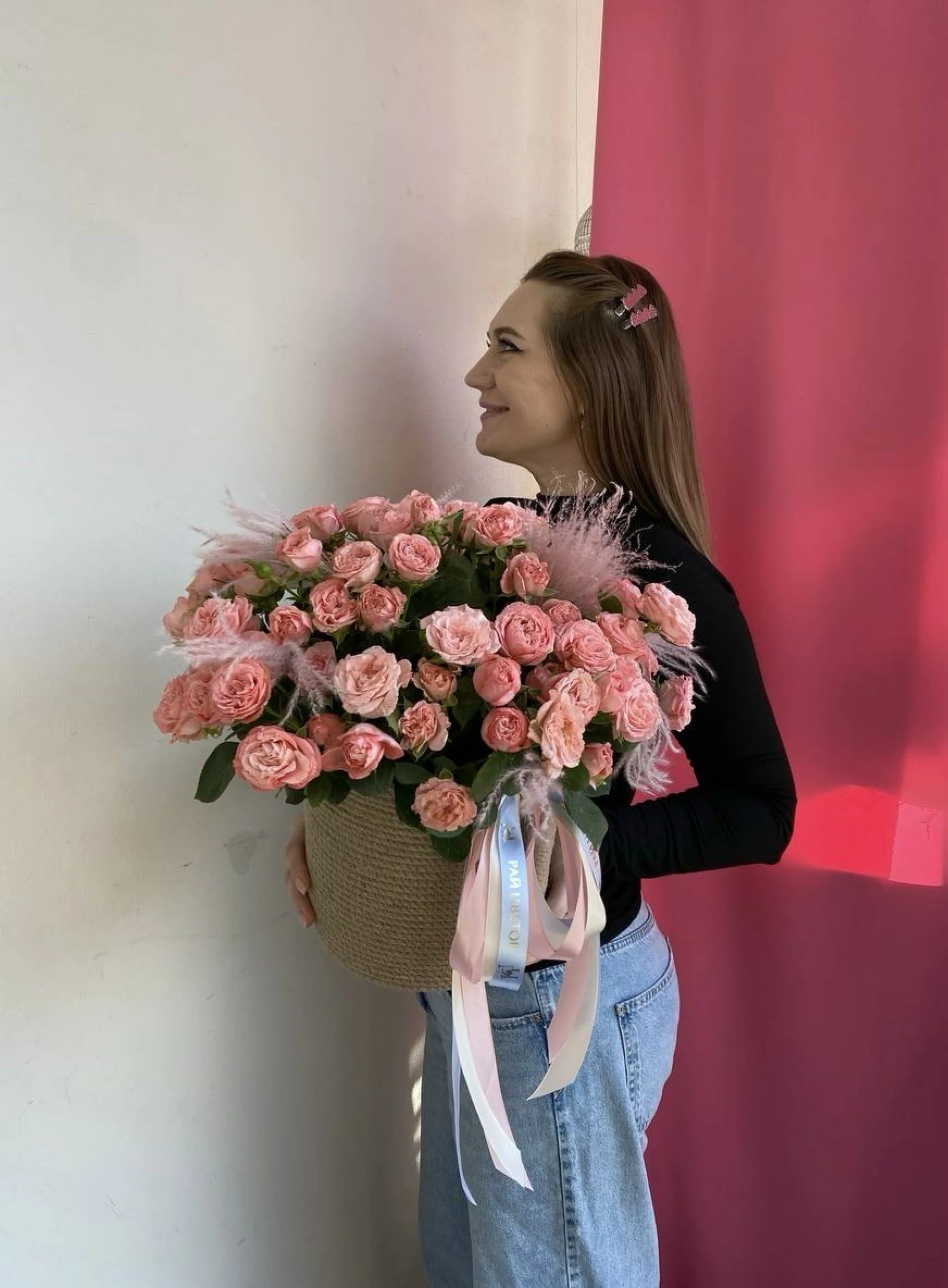 Корзина кустовых роз 19шт