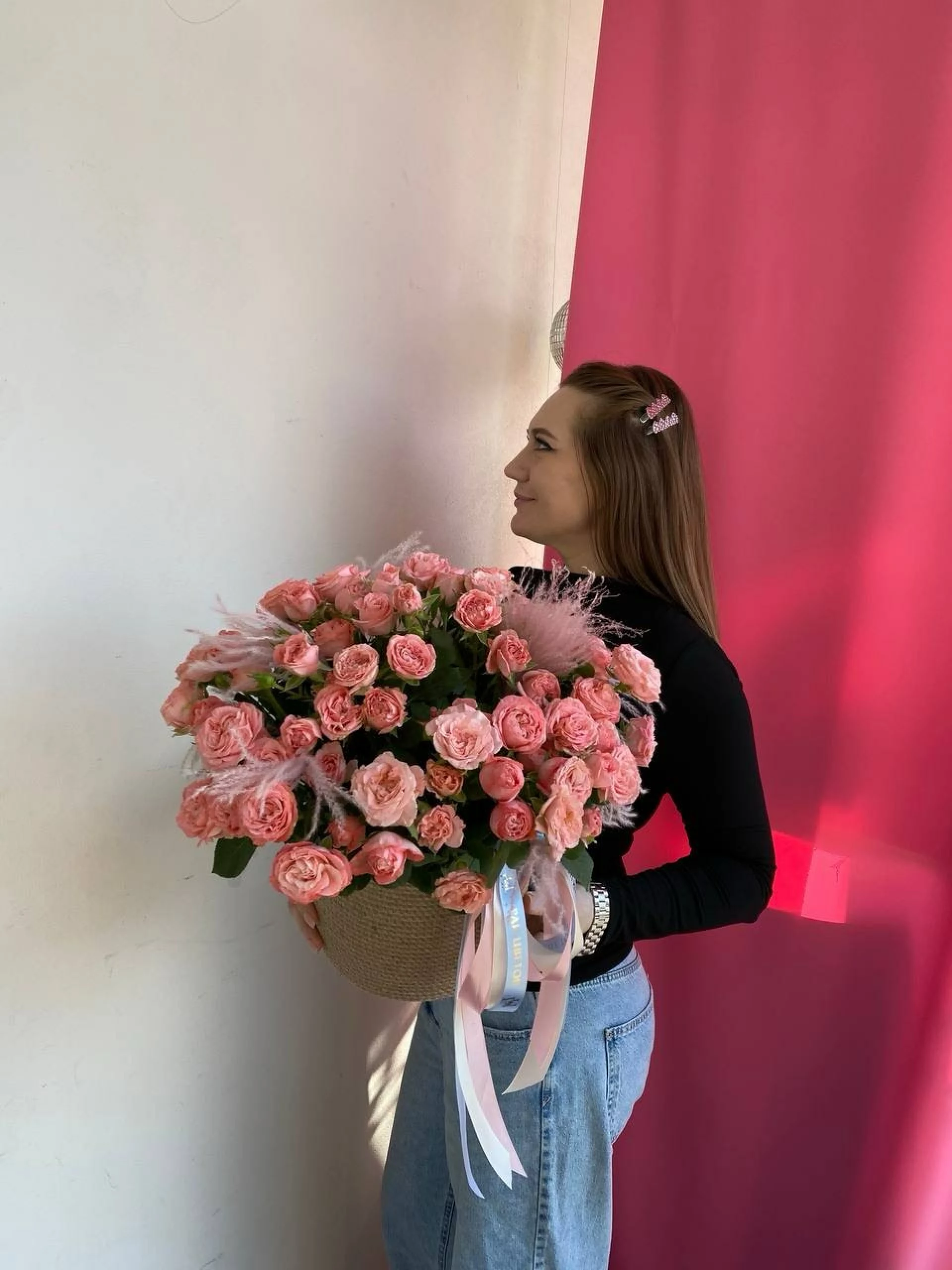 Корзина кустовых роз 19шт