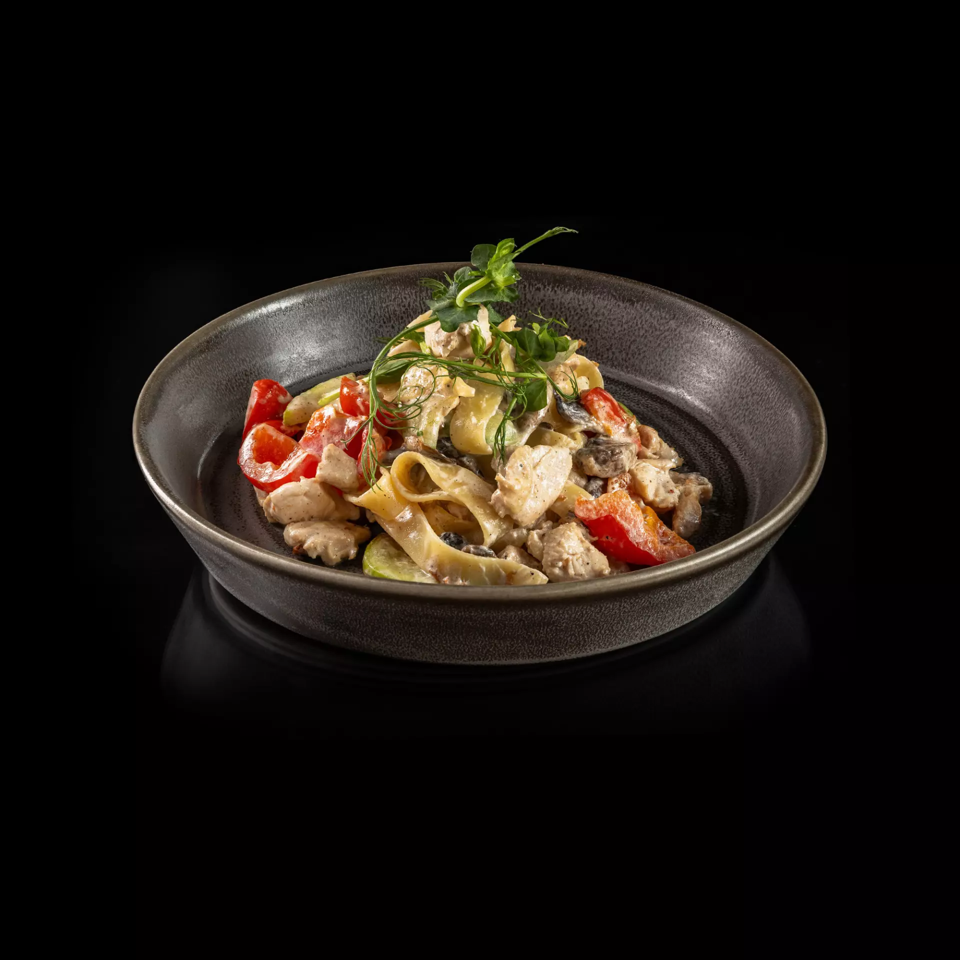 Паста с грибами и курицей